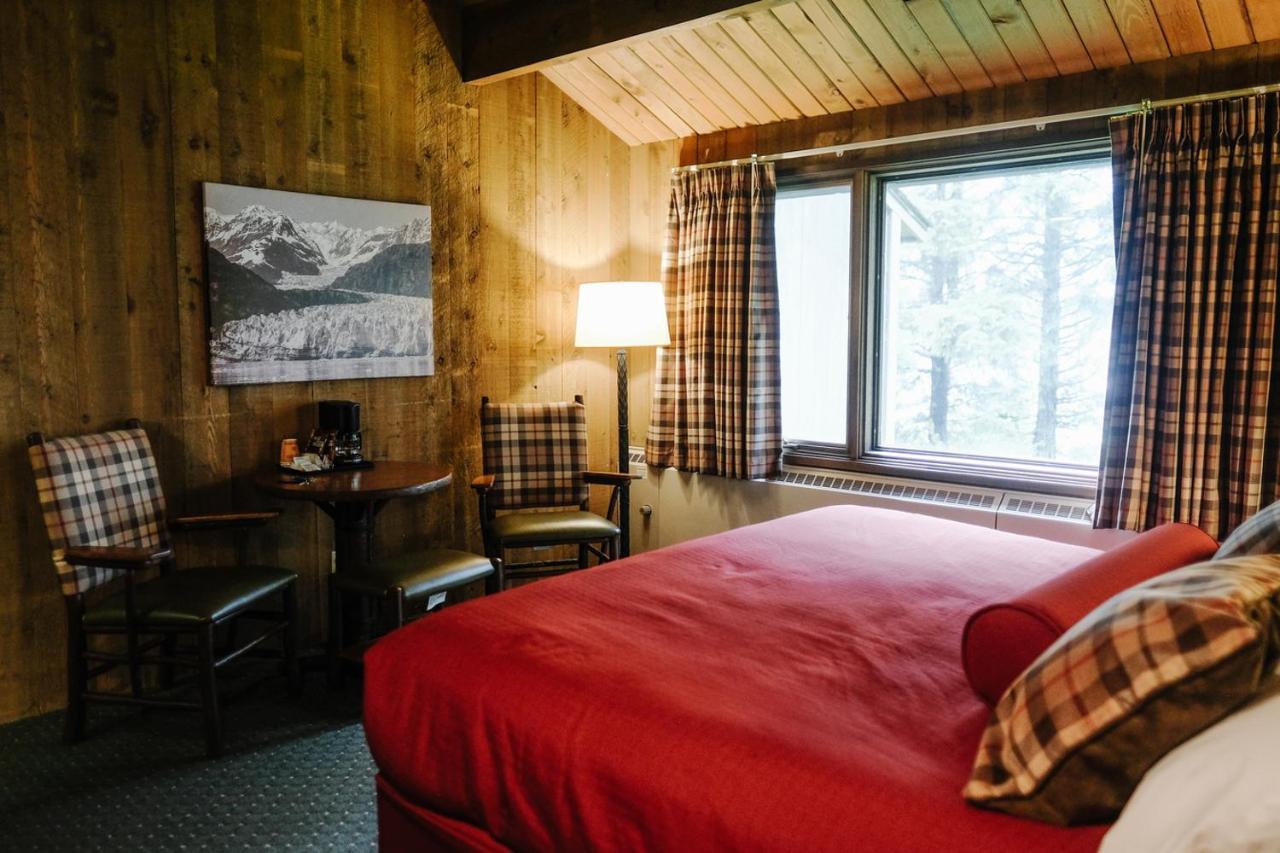 Glacier Bay Lodge Густав Екстериор снимка