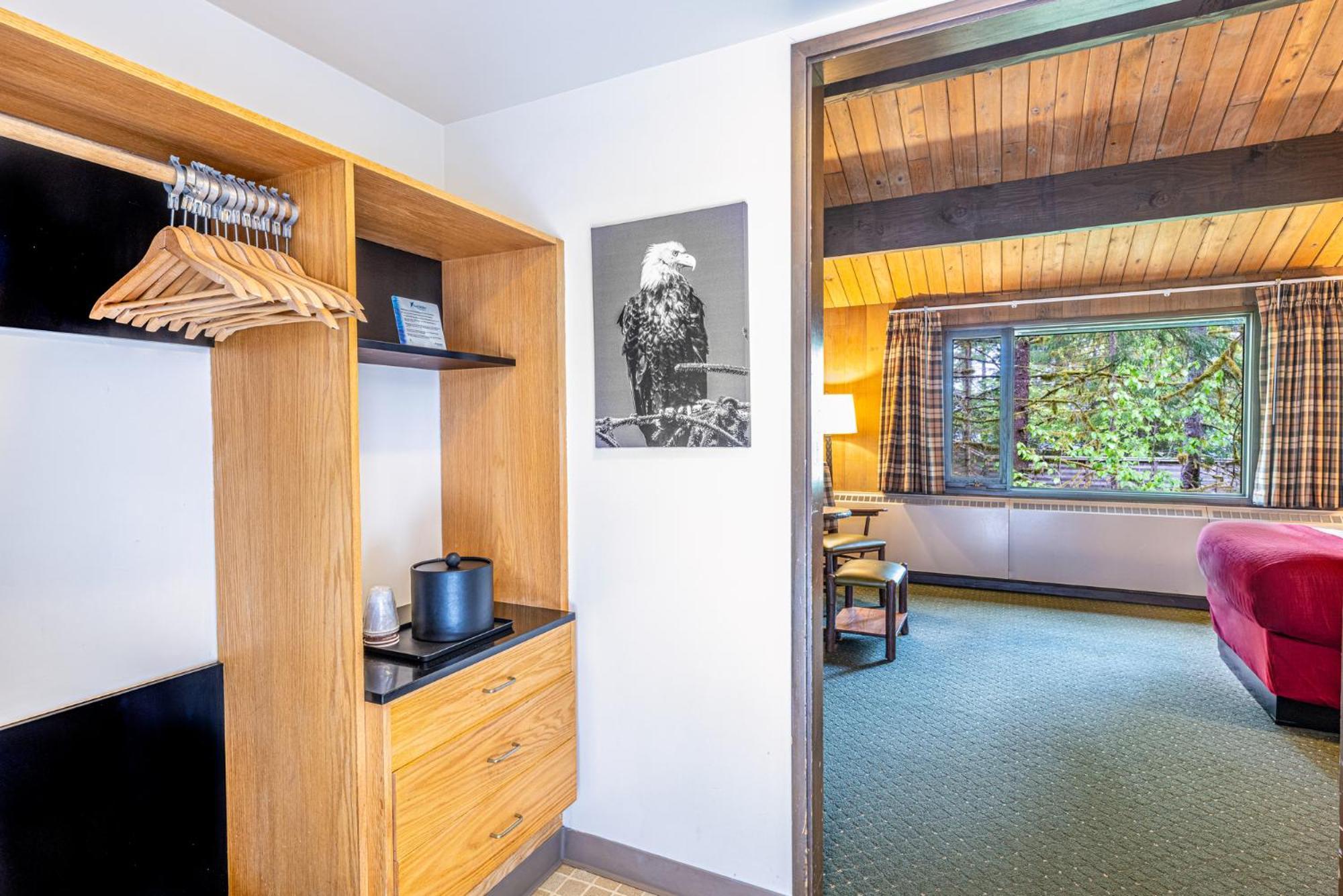Glacier Bay Lodge Густав Екстериор снимка